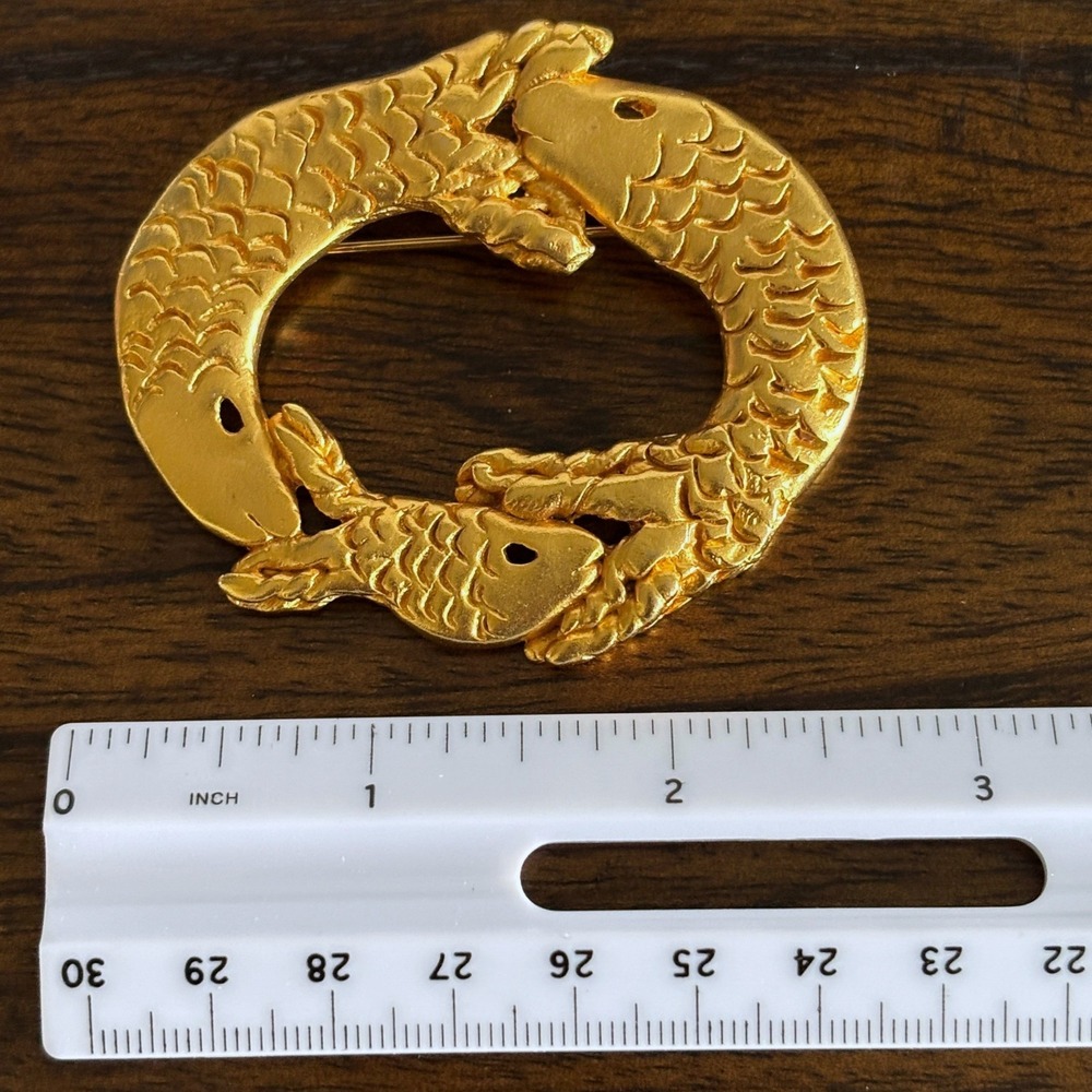 Vtg 3 Koi Fish Wreath Brooch Goldtone Asian Figural Pin Chic Whimsical Retro - Picture 10 of 11